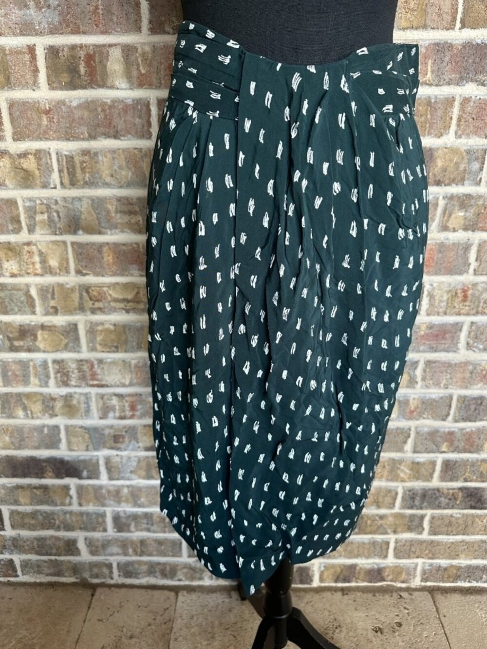 MM. LAFLEUR Women's tulip skirt size 4 green with geometric cream print short